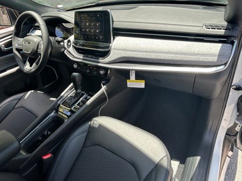 New 2025 Jeep Compass Latitude image 16