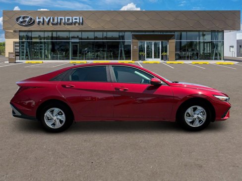 New 2025 Hyundai Elantra SE image 9
