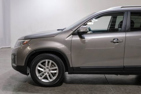 Used 2015 Kia Sorento LX image 15