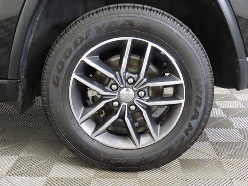 Used 2017 Jeep Grand Cherokee Limited w/ Luxury Group II image 32