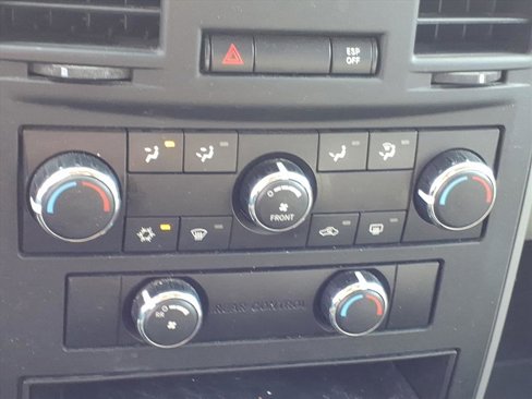 Used 2008 Chrysler Town & Country Touring image 10