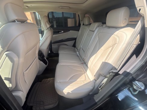 Used 2017 Lincoln MKX Reserve w/ Lincoln MKX Climate Package image 24