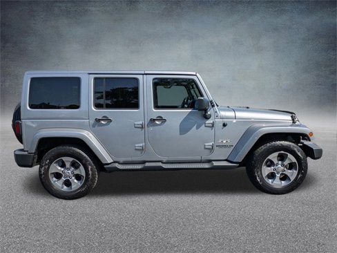Used 2016 Jeep Wrangler Unlimited Sahara image 3