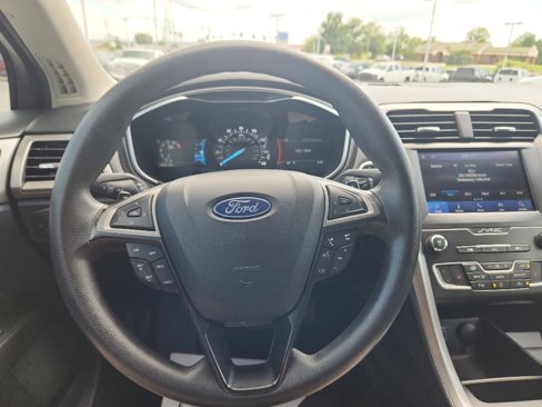 Used 2020 Ford Fusion SE image 16