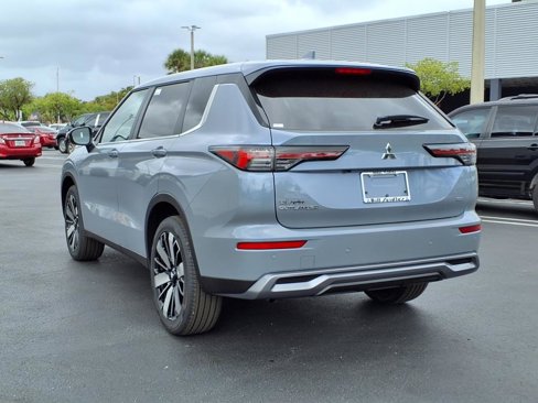 New 2025 Mitsubishi Outlander SE image 4