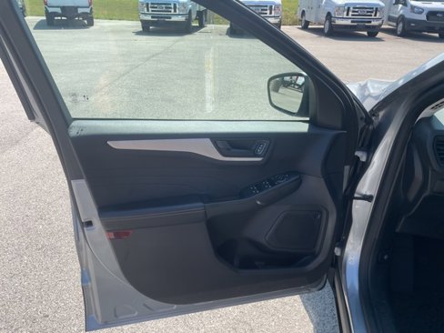 Used 2022 Ford Escape SE w/ Cold Weather Package image 18