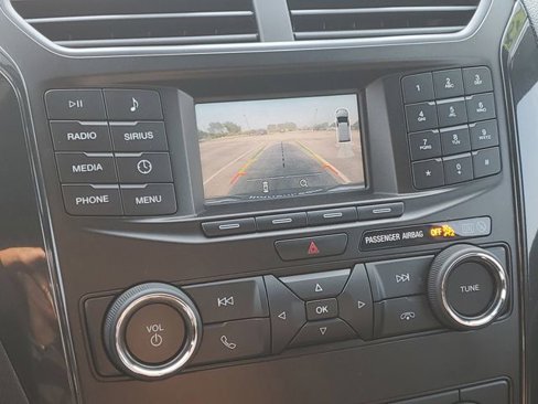 Used 2018 Ford Explorer XLT image 23