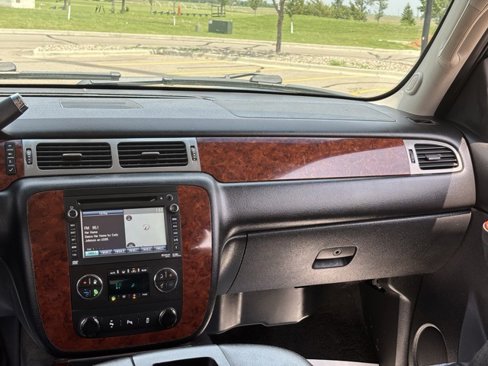 Used 2012 Chevrolet Tahoe LTZ image 17