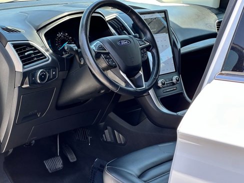 Certified 2023 Ford Edge SEL image 9