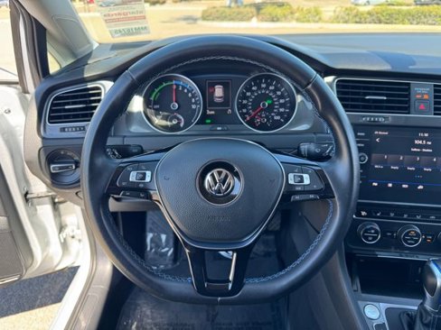 Used 2019 Volkswagen e-Golf SE w/ Driver Assistance Package image 7