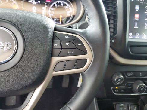 Used 2017 Jeep Cherokee Latitude image 22