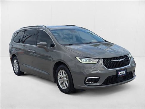 Used 2021 Chrysler Pacifica Touring-L image 3