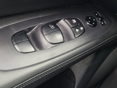 Used 2020 Nissan Pathfinder SV image 27