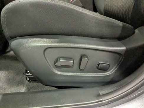 Used 2018 Nissan Rogue SV image 23