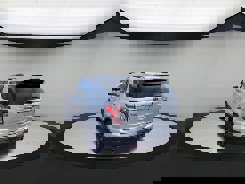 Used 2015 Ford Explorer XLT w/ Equipment Group 202A image 6