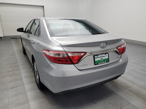 Used 2017 Toyota Camry SE image 5