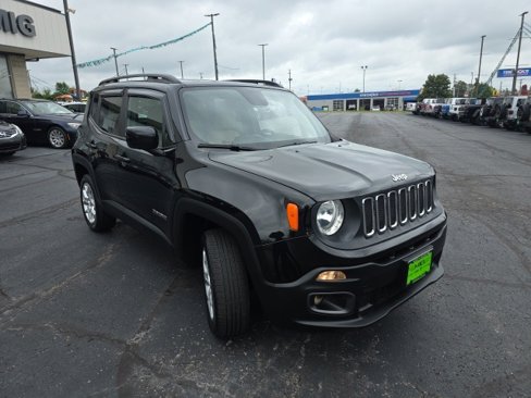 Used 2018 Jeep Renegade Latitude w/ Cold Weather Group image 8