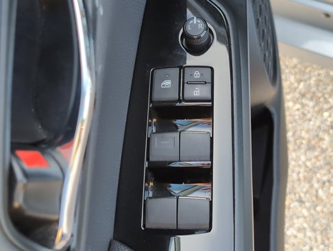 Used 2021 Toyota Prius L Eco image 12