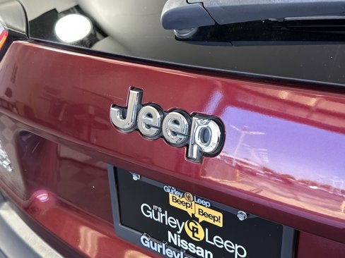 Used 2019 Jeep Cherokee Limited image 16