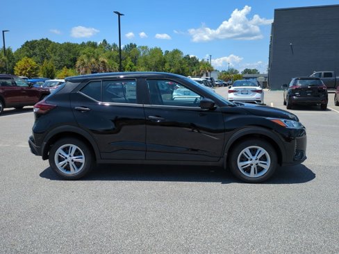 New 2025 Nissan Kicks Play S image 2