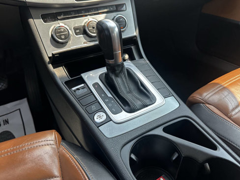 Used 2015 Volkswagen CC Executive image 31