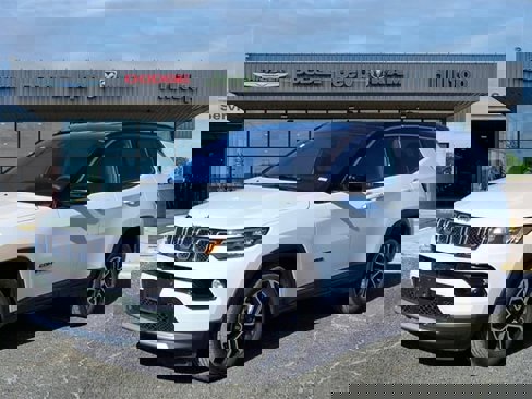 Used 2023 Jeep Compass Limited image 1