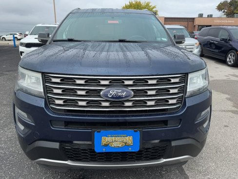 Used 2016 Ford Explorer XLT w/ Equipment Group 202A image 9