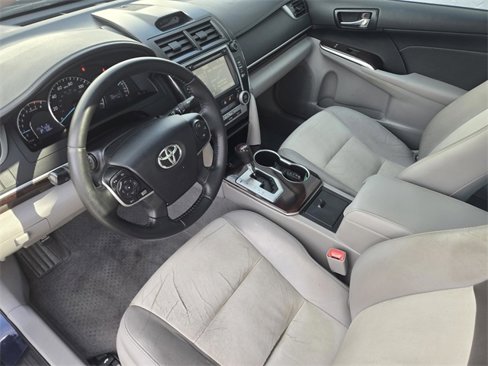 Used 2014 Toyota Camry XLE image 12