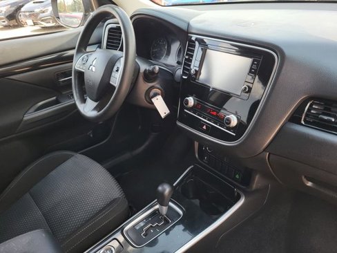 Used 2020 Mitsubishi Outlander SE image 11