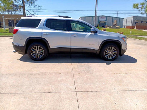 Used 2017 GMC Acadia SLT image 2