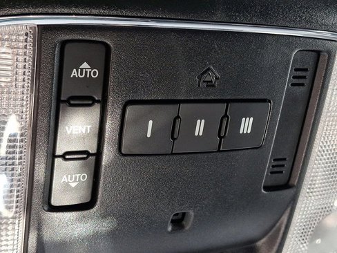 Used 2018 Jeep Grand Cherokee Limited image 28