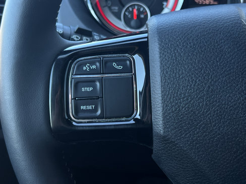 Used 2018 Dodge Grand Caravan SE image 25