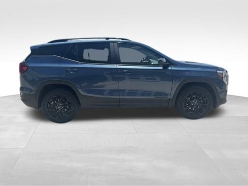 Used 2024 GMC Terrain SLE w/ Driver Convenience Package image 6