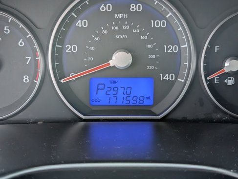 Used 2011 Hyundai Santa Fe SE image 8