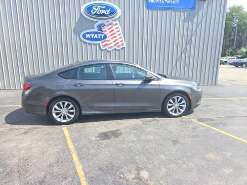 Used 2015 Chrysler 200 S image 4