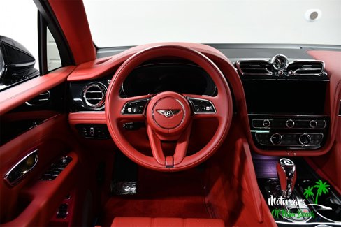 Used 2022 Bentley Bentayga image 26