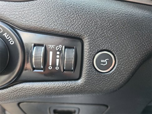 Used 2020 Jeep Cherokee High Altitude image 30