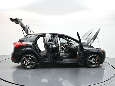 Used 2018 Ford Focus ST image 50