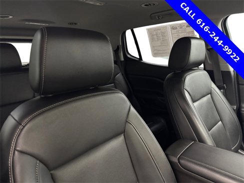 Used 2023 GMC Acadia SLT image 7