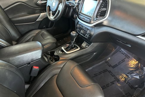 Used 2017 Jeep Cherokee Overland w/ Technology Group image 17