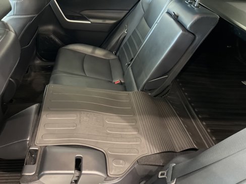 Used 2020 Toyota RAV4 XLE Premium image 16