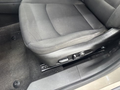 Used 2020 Chevrolet Malibu LT image 32
