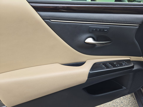 Used 2021 Lexus ES 250 w/ Premium Package image 12