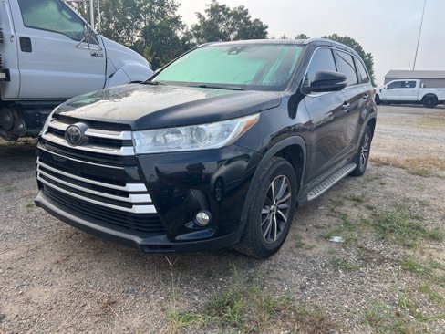 Used 2017 Toyota Highlander XLE image 2