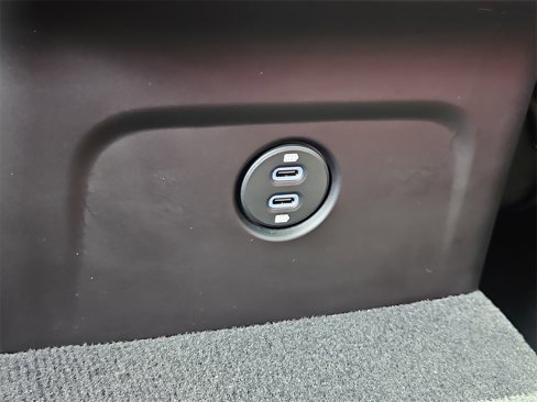 Used 2025 Porsche Macan image 25