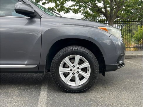 Used 2012 Toyota Highlander 4WD image 3