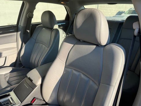 Used 2006 Chrysler 300 C w/ Protection Group II image 13