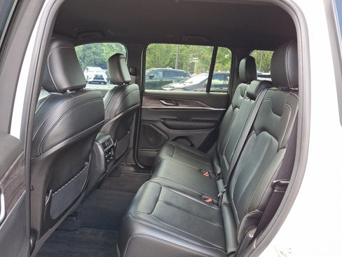 Used 2024 Jeep Grand Cherokee Limited w/ MOPAR Finishing Package image 13