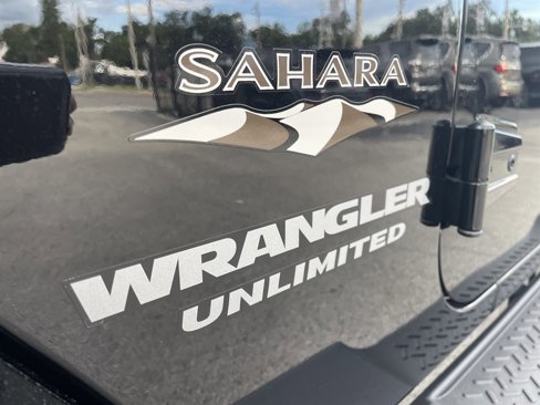 Used 2016 Jeep Wrangler Unlimited Sahara w/ Connectivity Group image 31