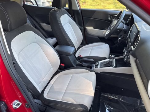 Certified 2022 Hyundai Venue SEL image 9